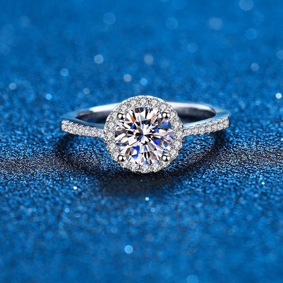 Hello, I'm Sarah - Picture 6 of 6